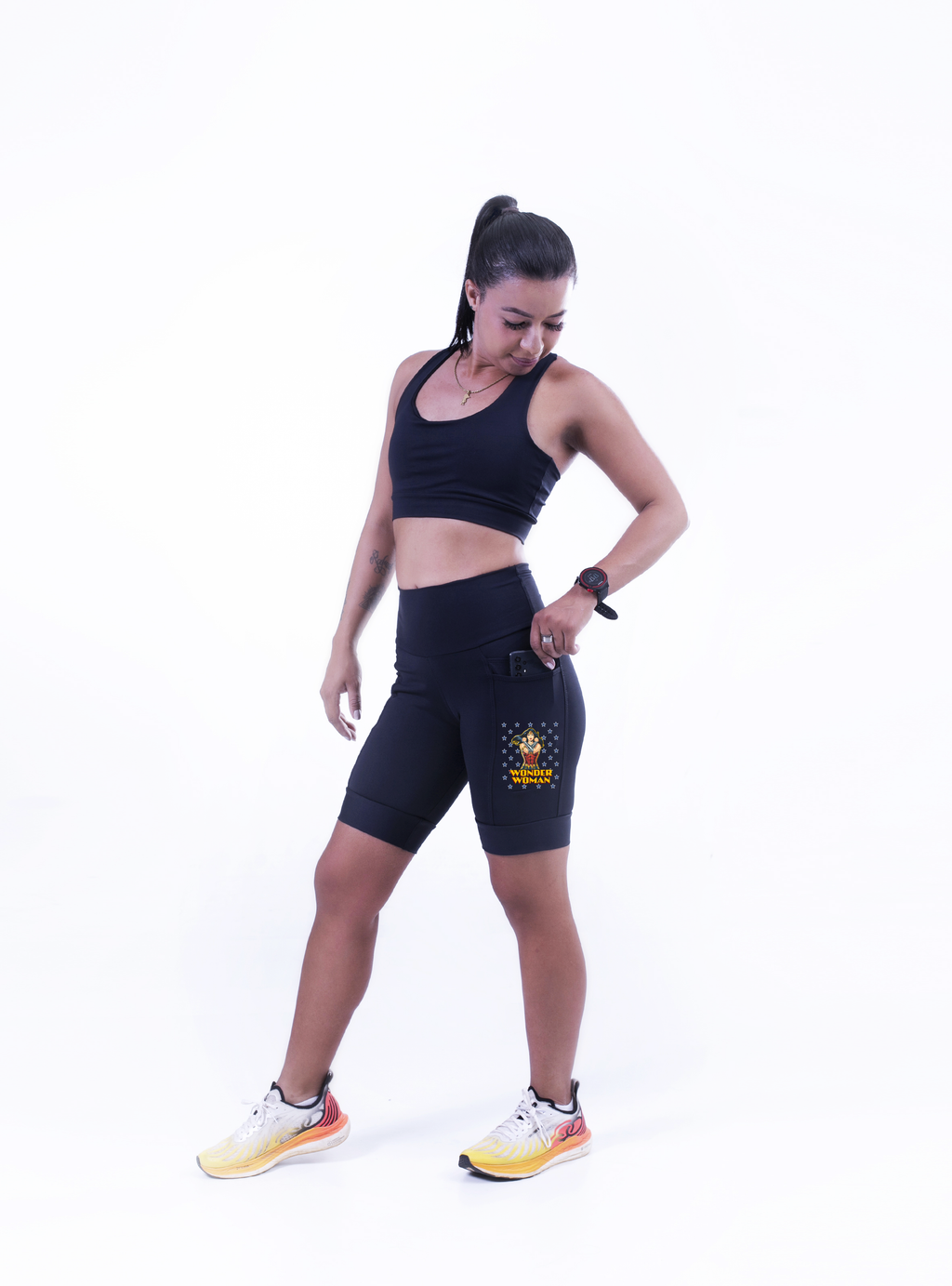 Bermuda Preta Wonder Woman