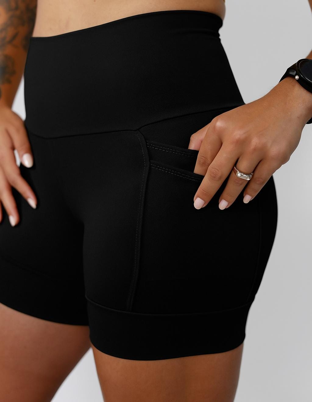 Shorts Preto Sem Estampa